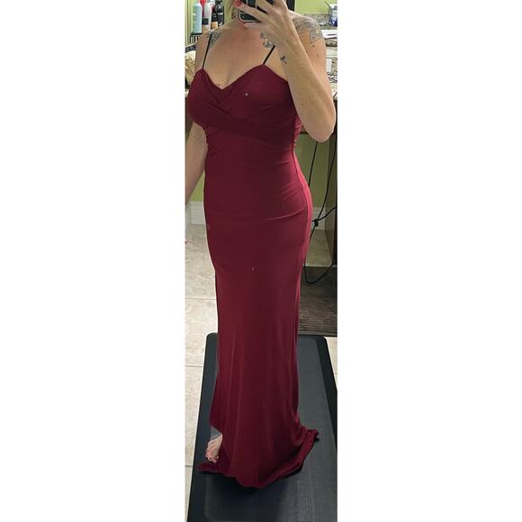 Windsor medium maxi wine burgundy side slit formal NWOT - Picture 6 of 11
